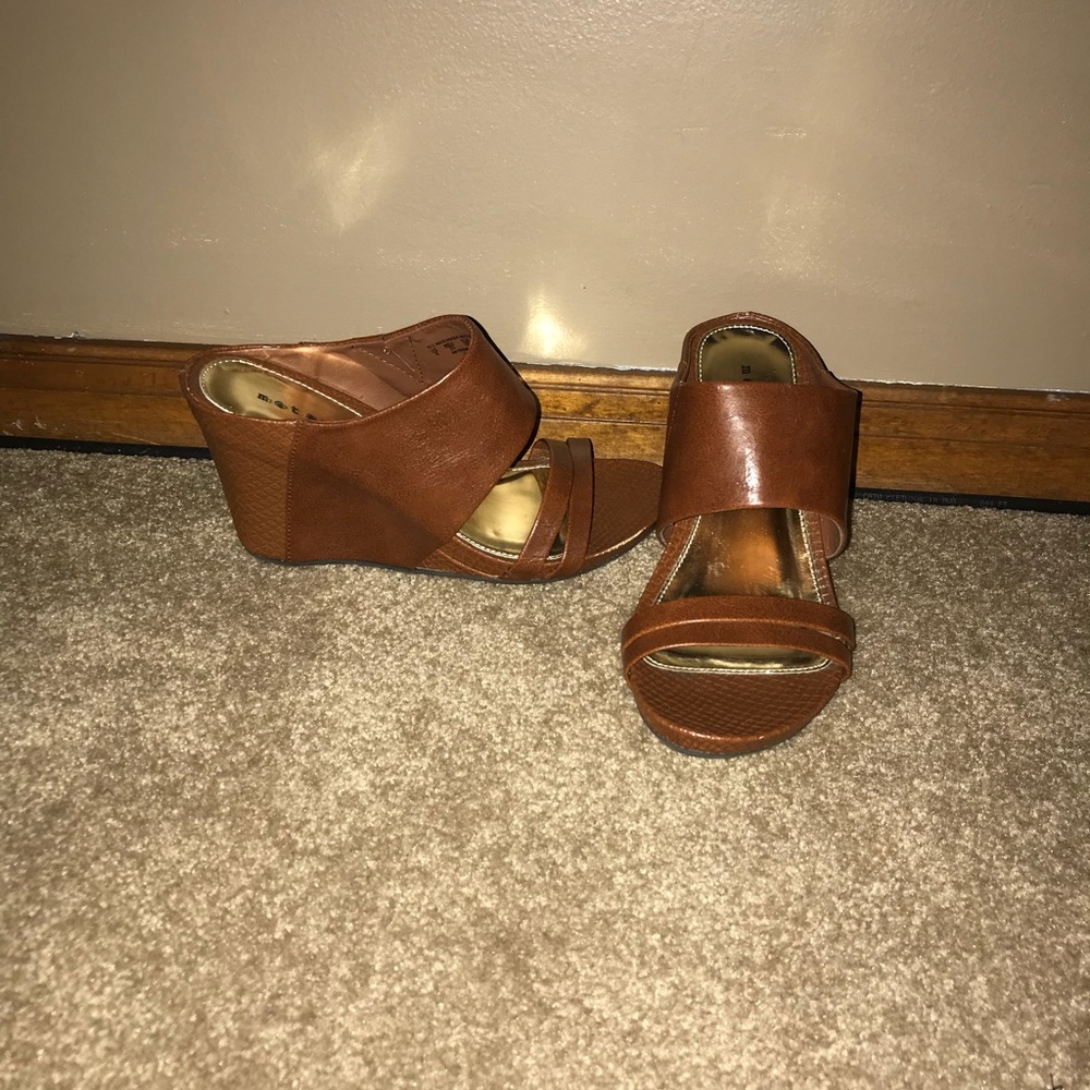 Metaphor wedge shoes